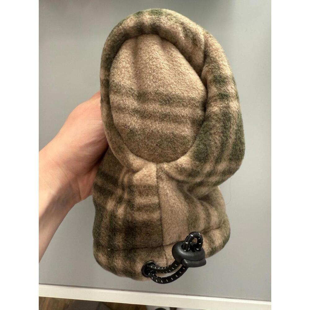 Kavu drink glove 
Retails for $30 - Picture 2 of 5